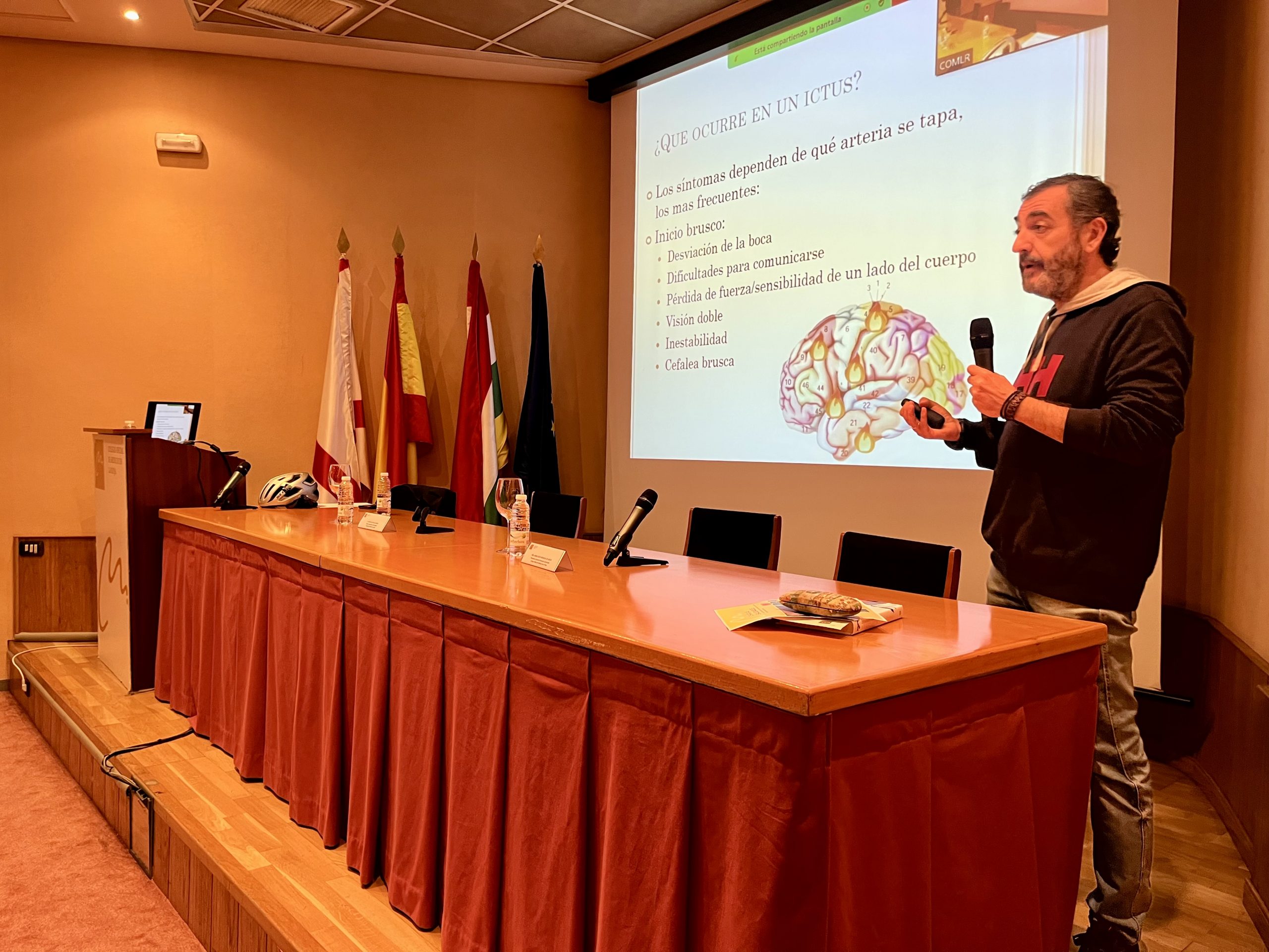 Federico Castillo en su charla sobre el ictus